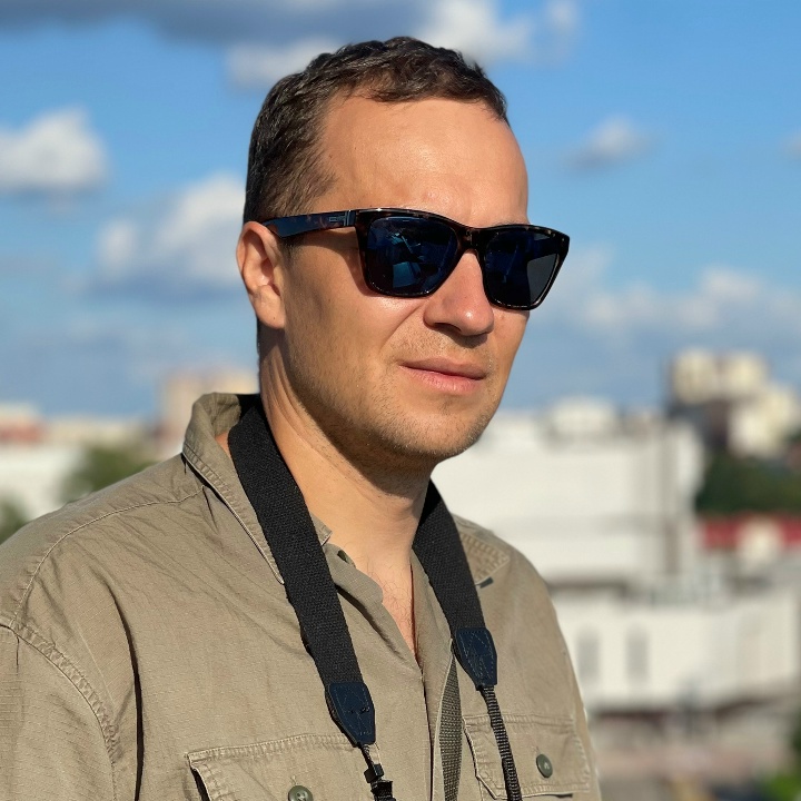 Юрий Захаров