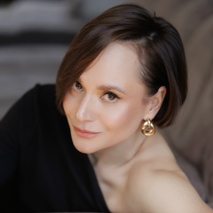 Елена Максимова